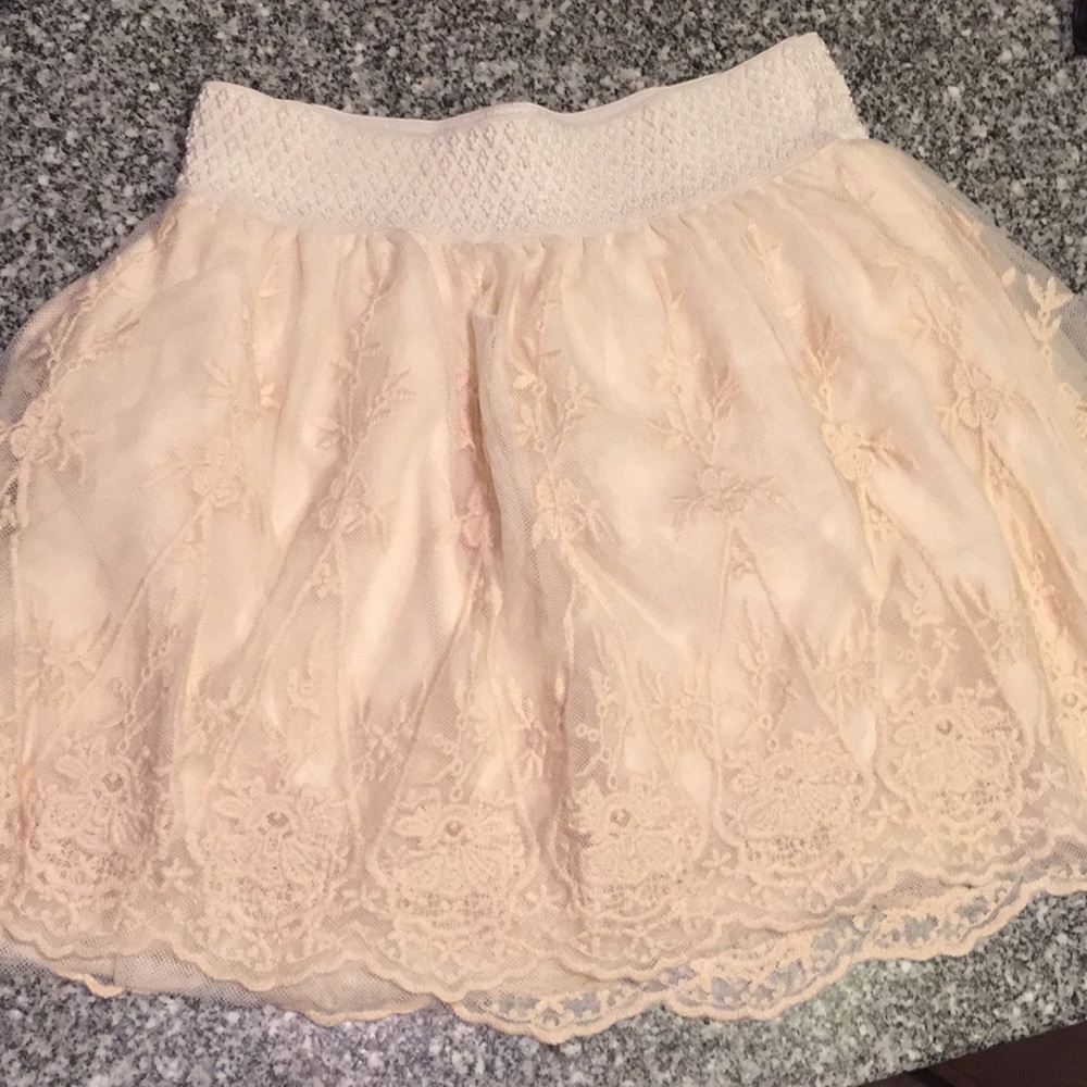 Lacy cream skirt